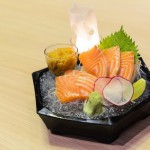 ปลาแซลมอนซาซิมิกับอาวะโชยุ ร้าน ZEN Japanese Restaurant