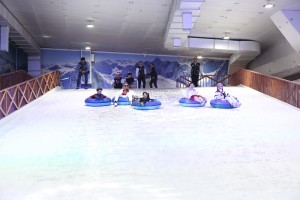 ครอบครัวศิลาชัย ร่วมสนุกกับเครื่องเล่น Ice Vertigo
