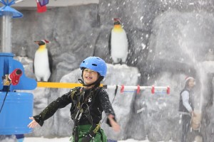 ออกัส ร่วมสนุกกับสวนสนุก Snow Playground