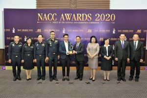 ช่อง 3 รับรางวัล “ช่อสะอาด” อย่างภาคภูมิ!! ในงาน “NACC Awards 2020”  (12)