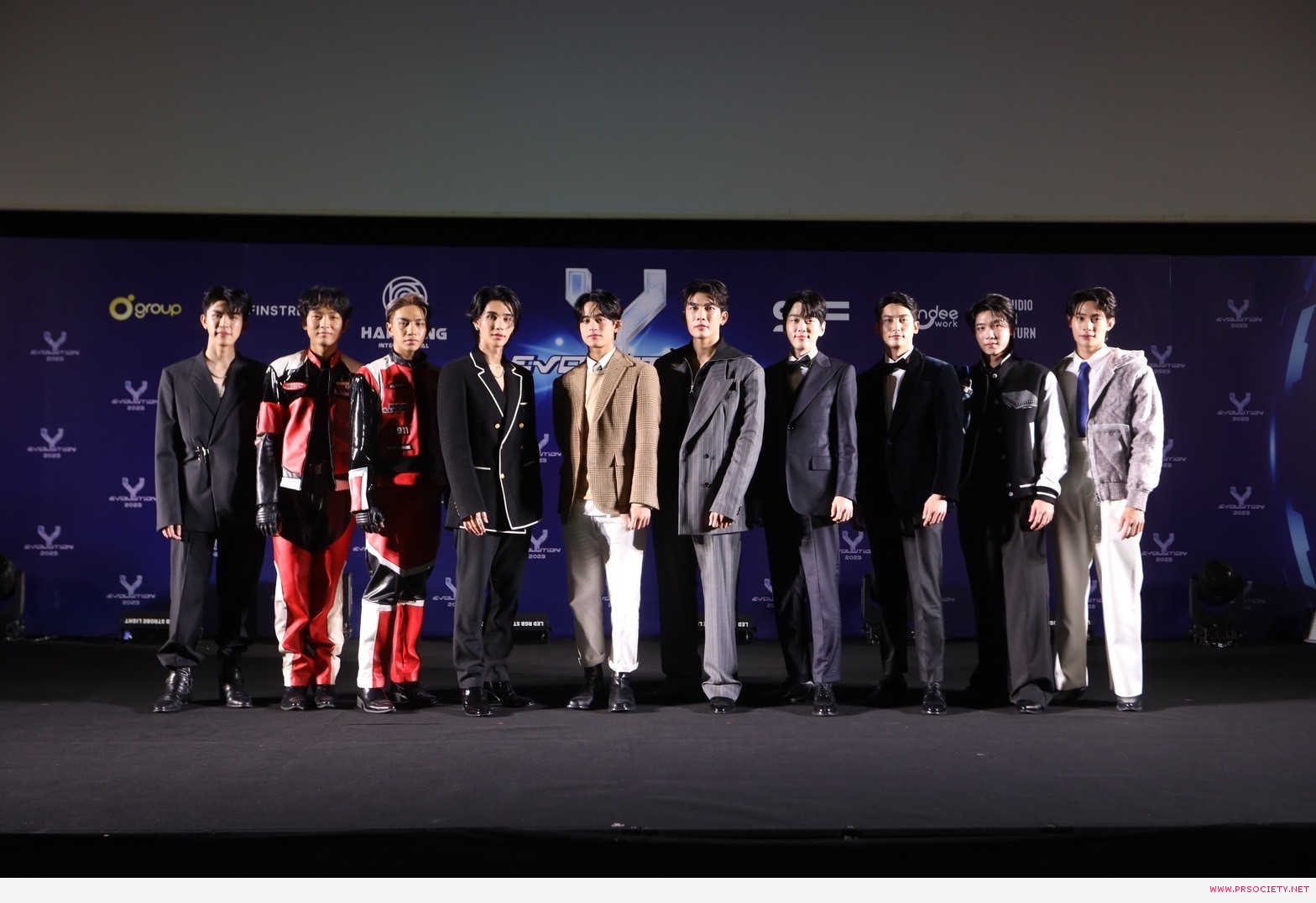 รูปรวมนักแสดง