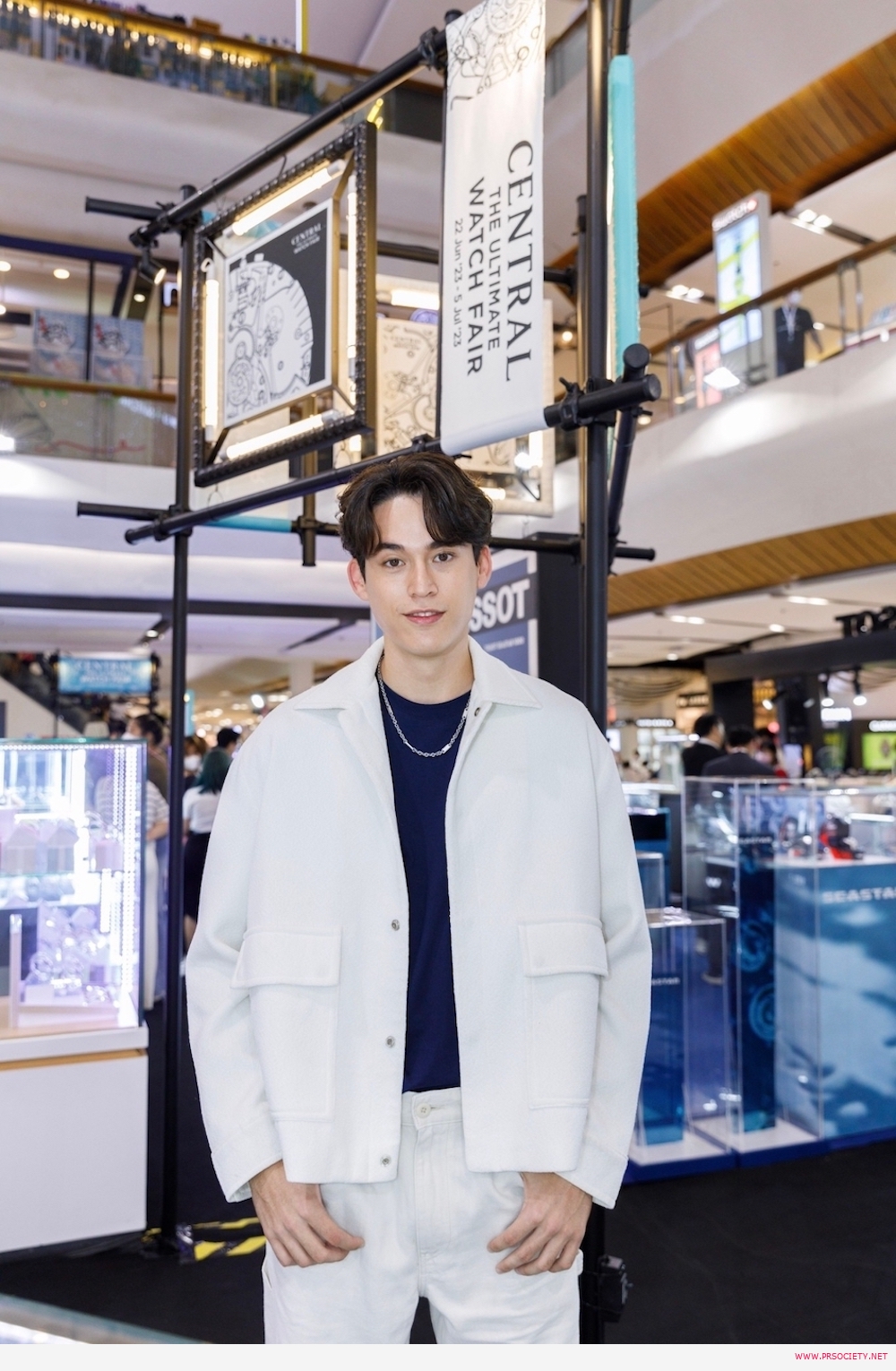 ฟลุ๊ค - กวิน แคสกี้ ร่วมชมนาฬิกาที่งาน “CENTRAL THE(1)