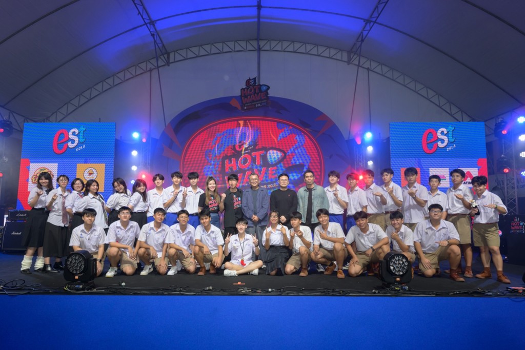 5 วงที่ผ่านเข้ารอบชิงชนะเลิศ+กรรมการ