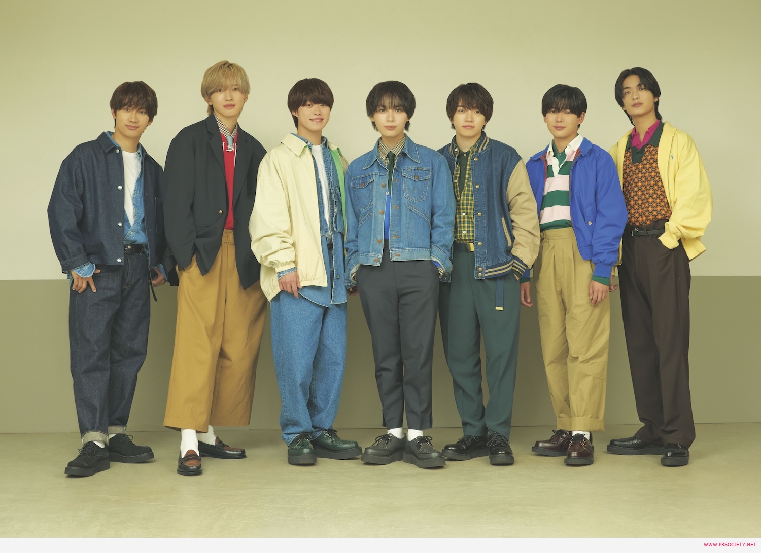 0000_00000_group_photo.indd
